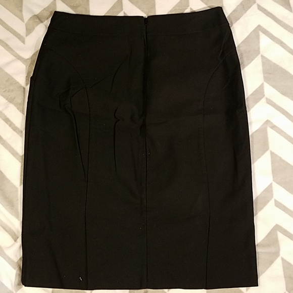 J Crew Black Pencil Skirt has Pockets Size 4 - Picture 2 of 5